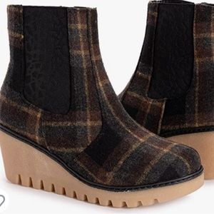 Plaid flannel boots
